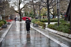 Χαλάει ο καιρός - Ισχυρές βροχές και καταιγίδες στη Θεσσαλία